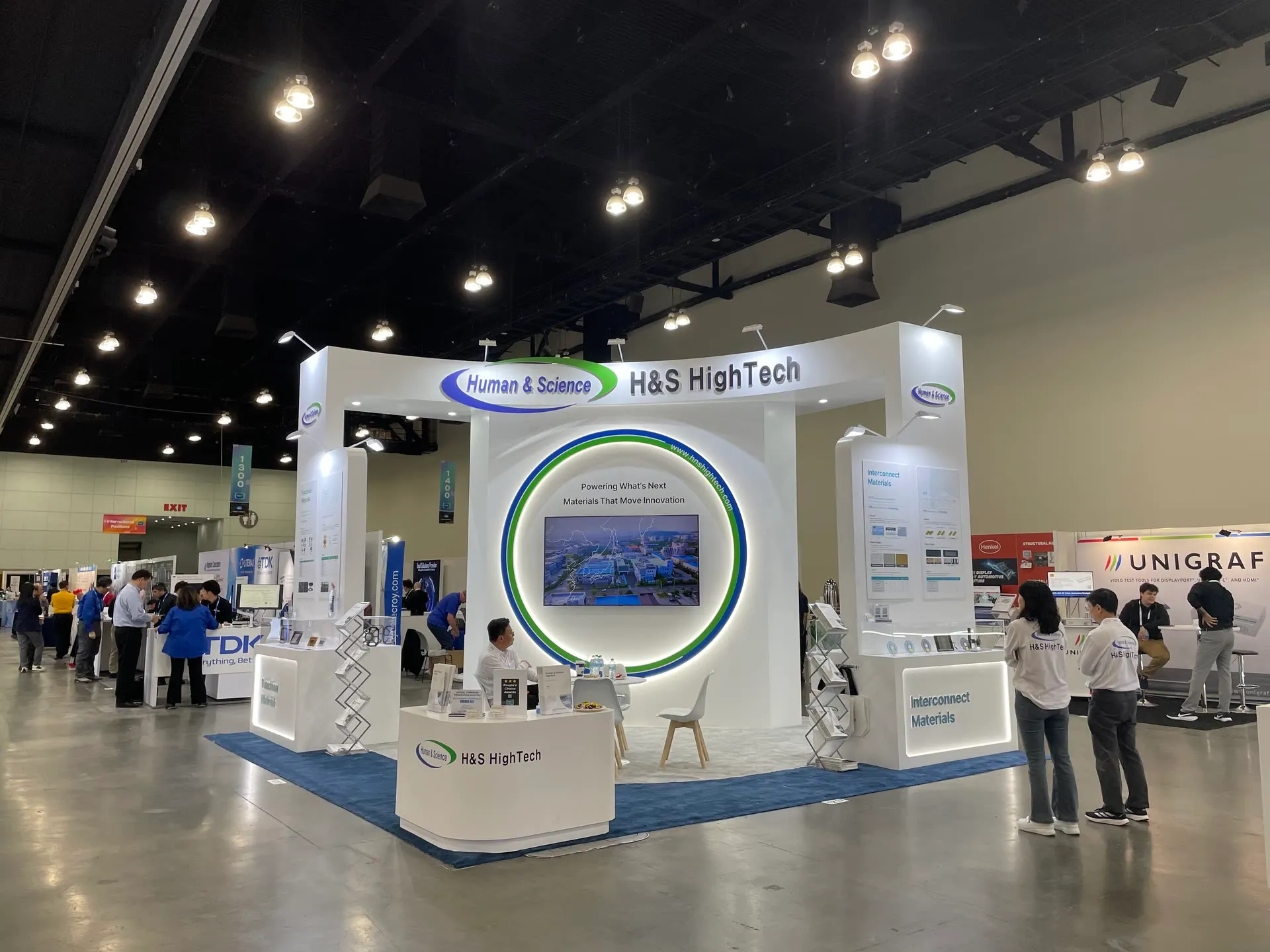 H&Shigh tech trade show booth at Display Week 2026